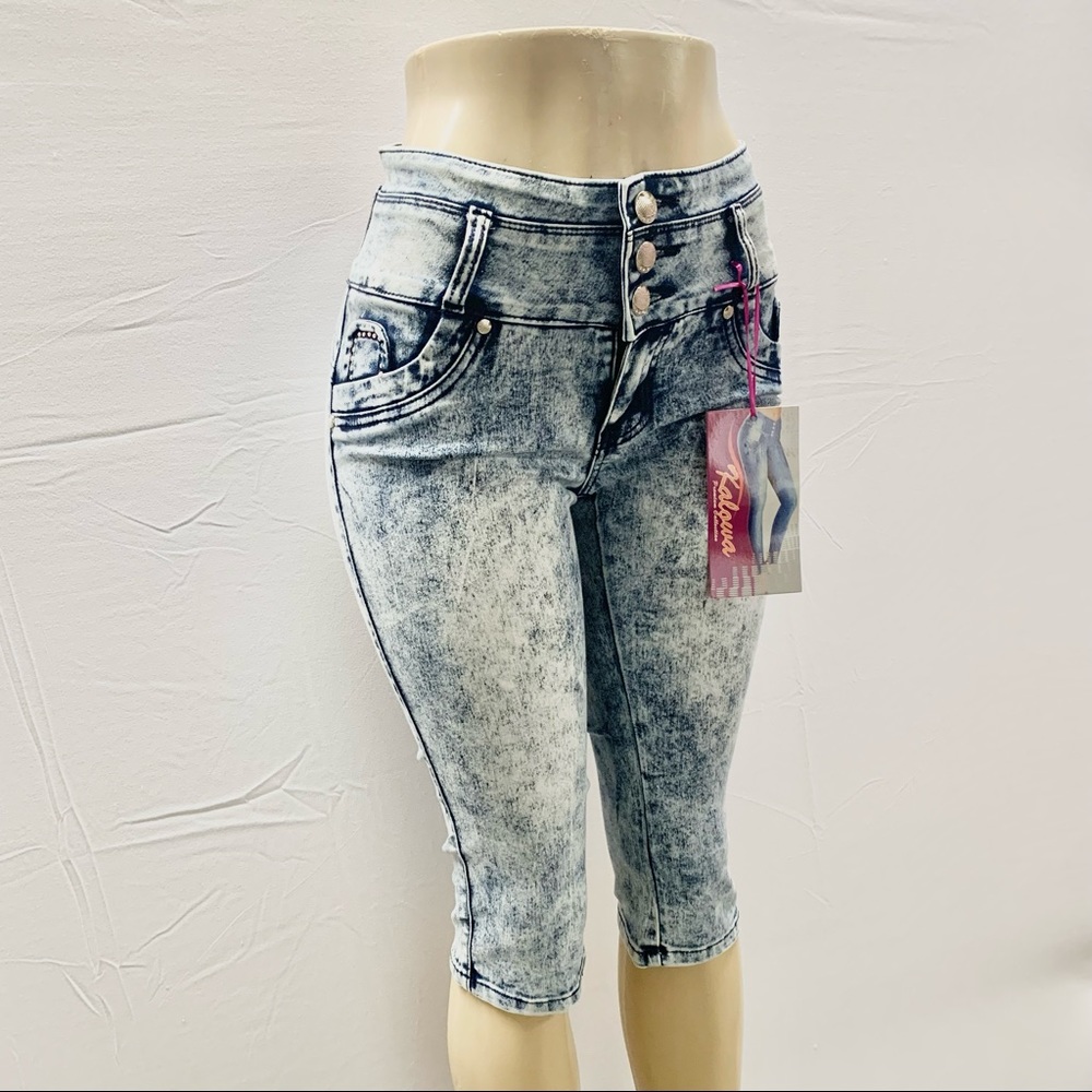 High Rise Columbian Butt Lifting Caprese Jeans!